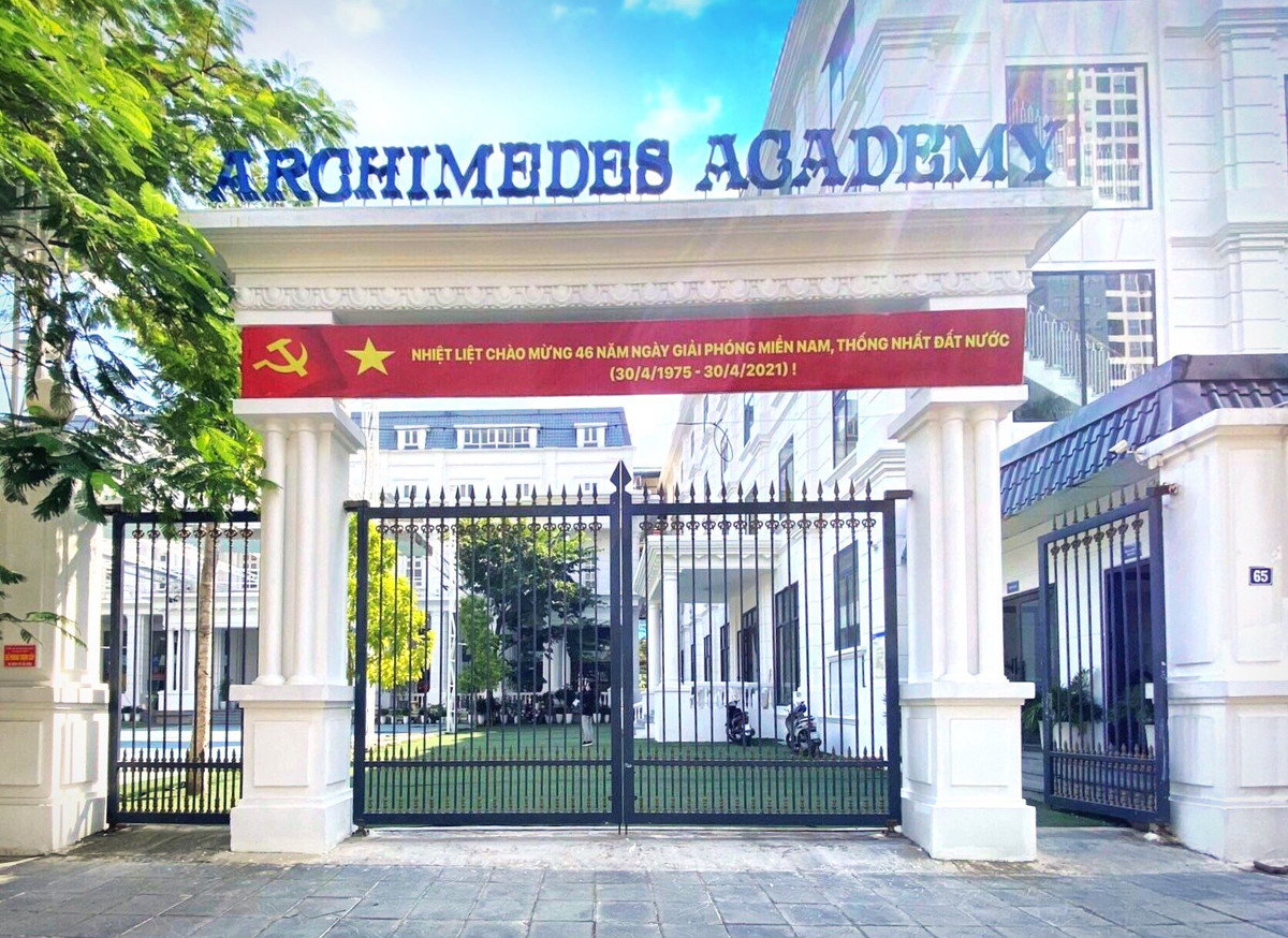 Bo quen hoc sinh tren xe dua don: Tieu hoc Archimedes Academy nhan trach nhiem