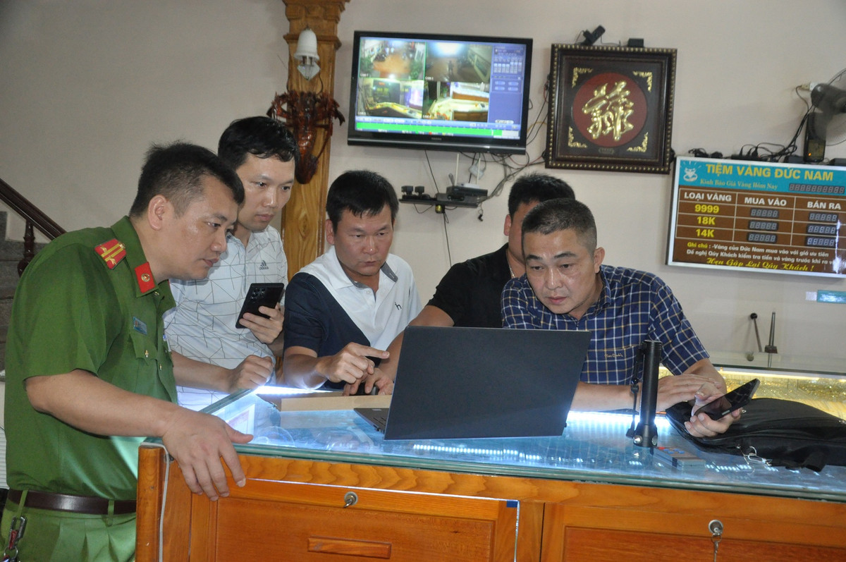 Vụ cướp tiệm vàng ở Hải Dương: Hai đối tượng lên kế hoạch kỹ lưỡng - Hình 3 Vu cuop tiem vang o Hai Duong: Hai doi tuong len ke hoach ky luong-Hinh-3