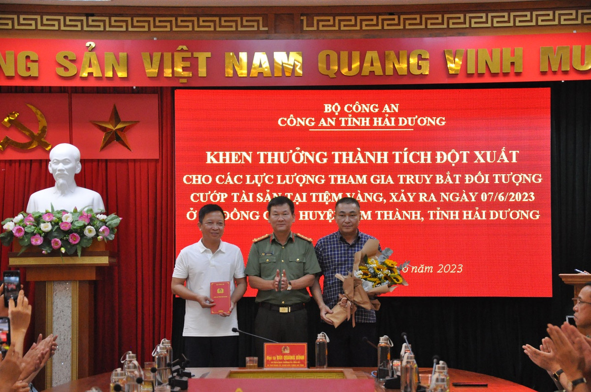 Vụ cướp tiệm vàng ở Hải Dương: Hai đối tượng lên kế hoạch kỹ lưỡng - Hình 7 Vu cuop tiem vang o Hai Duong: Hai doi tuong len ke hoach ky luong-Hinh-7