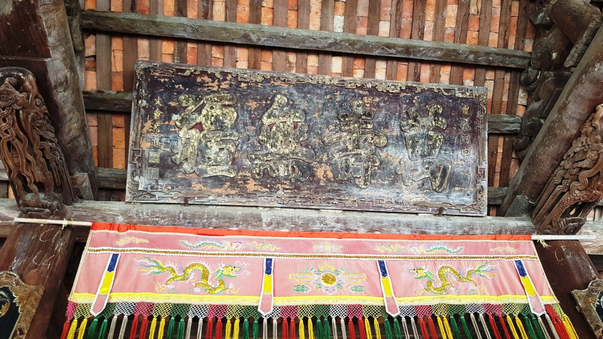 Mỗi lần mưa xuống, tòa tiền tế thường xuyên bị ngập, người trông coi phải dùng máy bơm nước ra ngoài để hạn chế hư hỏng. Đầu đao tòa đại đình phía tây bị gẫy cụt hàng chục năm nay cũng phải chống đỡ bằng cột. Một số cột cái, cột quân bị mục. Một số dui, hoành, xà, vì kèo gãy hở mộng. 