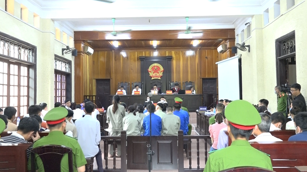 Hải Dương: “Trùm” cầm đầu làm giả tài liệu lĩnh án 20 năm tù Hai Duong: “Trum” cam dau lam gia tai lieu linh an 20 nam tu