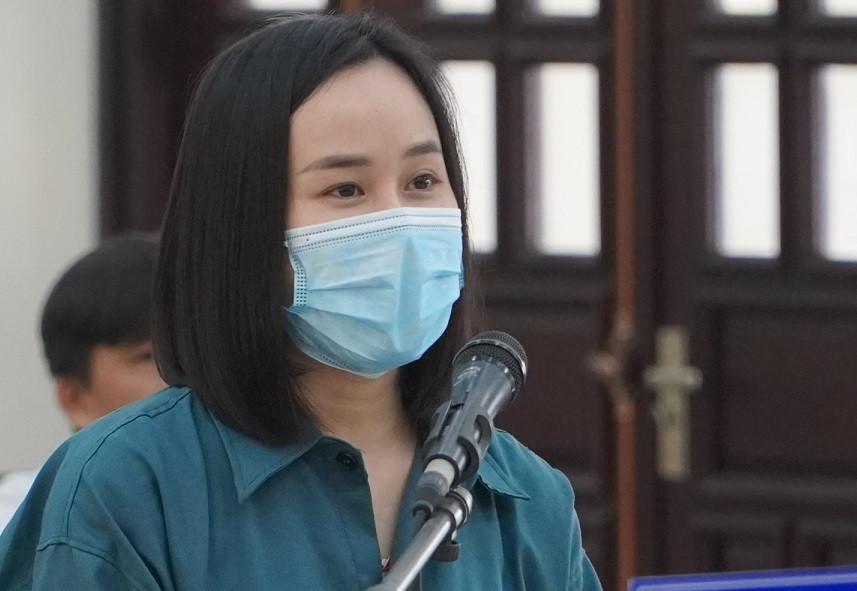 “Hotgirl” Tina Dương bị tuyên phạt 11 năm tù “Hotgirl” Tina Duong bi tuyen phat 11 nam tu