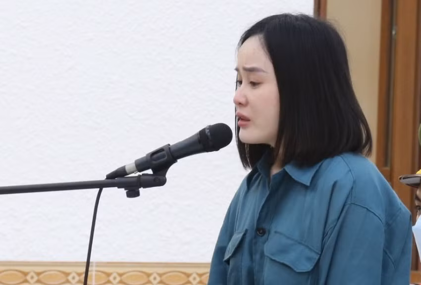 Trong phiên xét xử, bị cáo đã thành khẩn khai báo, bồi thường thiệt hại và được phía bị hại xin giảm nhẹ hình phạt, nên được hưởng tình tiết giảm nhẹ trách nhiệm hình sự. 