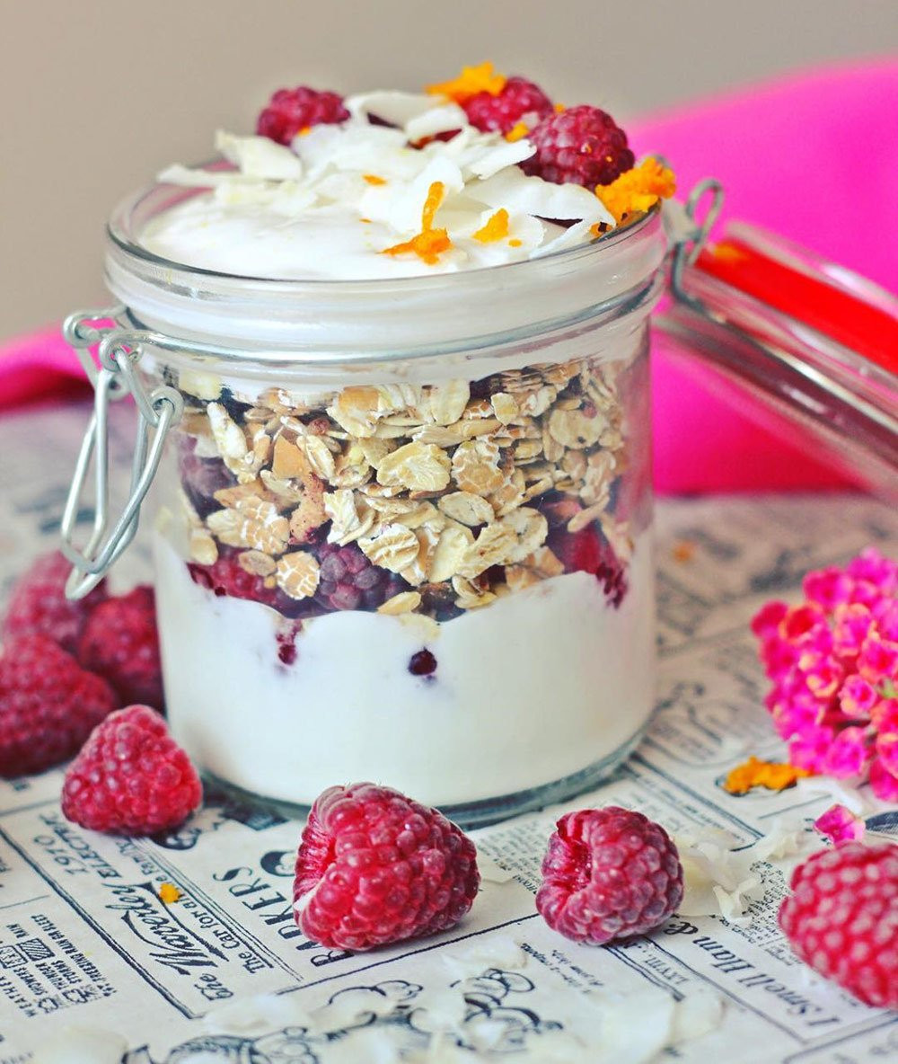 Nghiên cứu chỉ ra rằng việc tiêu thụ sữa chua Hy Lạp giúp giảm sự thèm ăn và tăng cảm giác no. Để có kết quả tốt nhất, bạn hãy ăn các loại trái cây tươi kèm sữa chua nguyên chất thay vì sử dụng sữa chua có đường. Ảnh: @_msfoodie.