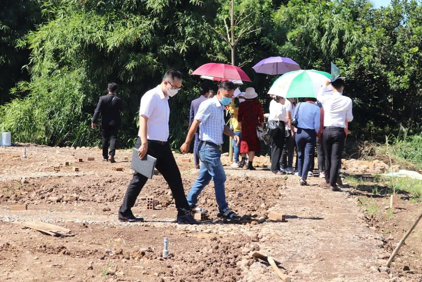 Giao dịch đất nền bất ngờ tăng mạnh Giao dich dat nen bat ngo tang manh