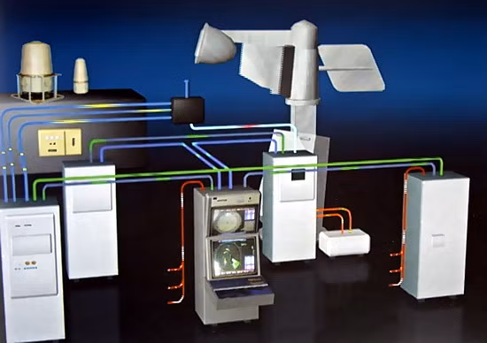 Tổ hợp đài rađa trinh sát mục tiêu 3Ts-25E “Garpun-B” có tổng khối lượng 3000kg, gồm các khối chức năng: cụm ăng ten tích hợp 2 chế độ thu phát chủ động và thu thụ động; khối thu phát chủ động; khối thu thụ động; khối ăng ten truyền nhận dữ liệu; khối ăng ten hoa tiêu dẫn đường; khối xử lí tín hiệu tích hợp và các khối hiển thị; điều khiển và điều chế tín hiệu tổ hợp tình báo. Nguồn ảnh: flick