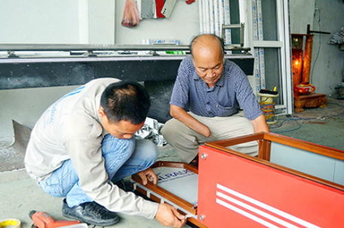 Trở về sau chiến tranh, ông Lê Văn Phòng (SN 1947, khu 10, phường Quảng Yên, TX Quảng Yên, Quảng Ninh) thương binh 1/4 với tỷ lệ thương tật là 81% không quản nhọc nhằn làm thuê kiếm sống. Sau nhiều năm vất vả, đến năm 2005, ông Phòng thành lập công ty riêng (Công ty TNHH Công nghệ và Thương mại Nguyễn Hoàng) cho doanh thu hằng năm từ 4 đến 6 tỷ đồng, tạo việc làm cho 20 công nhân với mức lương bình quân 5 triệu đồng/tháng.