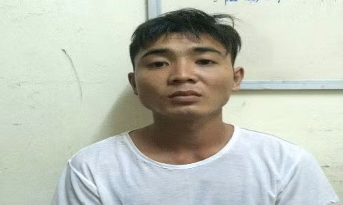 Chong tuoi xang “thieu song” vo va con trai 9 thang tuoi