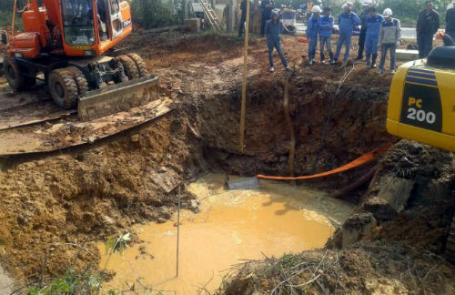 Lần thứ 4: Sự cố vỡ đường ống nước sạch sông Đà tại Khu đô thị Xanh Villas ngày 16/12/2013, gây mất nước 18 giờ.