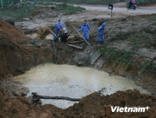 Lần thứ 7: Khoảng 21h ngày 17/6/2014, đường ống nước sông Đà cung cấp nước sạch cho người dân nội thành Hà Nội đã bị vỡ tại Km25 đại lộ Thăng Long, khu vực cầu vượt Đồng Chúc, huyện Thạch Thất, gây mất nước trên diện rộng.