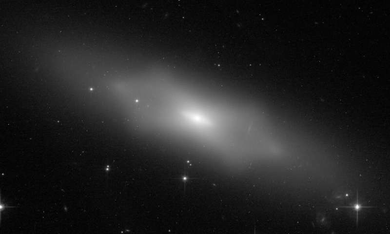 Điều đặc biệt ở thiên hà hình "đậu phộng" được phát hiện Dieu dac biet o thien ha hinh