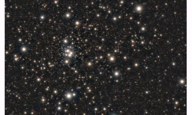 Bat ngo voi cum sao gia nhat trong thien ha Milky Way