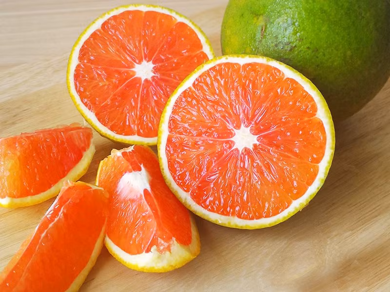 Đặc biệt, hàm lượng vitamin C trong cam Cara ruột đỏ vượt trội, lớn gấp 150% so với các loại cam vàng khác. Ảnh: buoidaxanhphuonguyen.