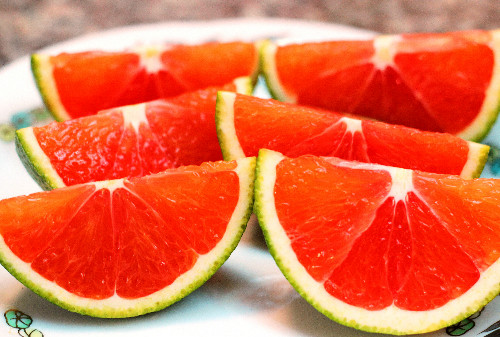 Cam Cara không có hạt, ruột đỏ bắt mắt, mùi vị thơm ngon và cực kỳ giàu dinh dưỡng. Ảnh: vov.