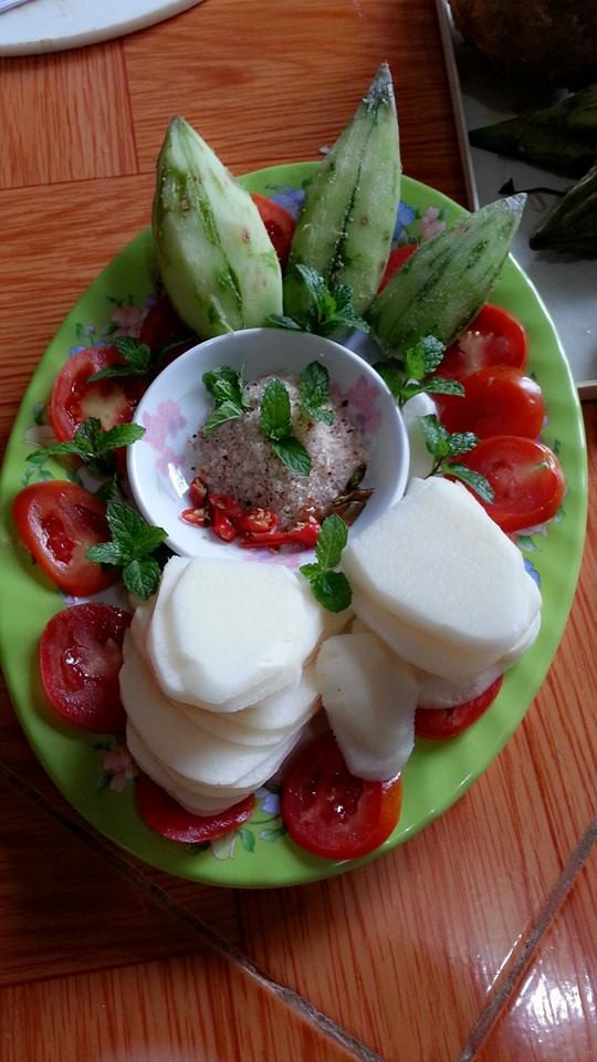 Mặc dù vừa chua vừa chát nhưng mắc sim vẫn là thứ đặc sản không thể không nếm thử khi đến với Tây Bắc. Ảnh: fbcdn.