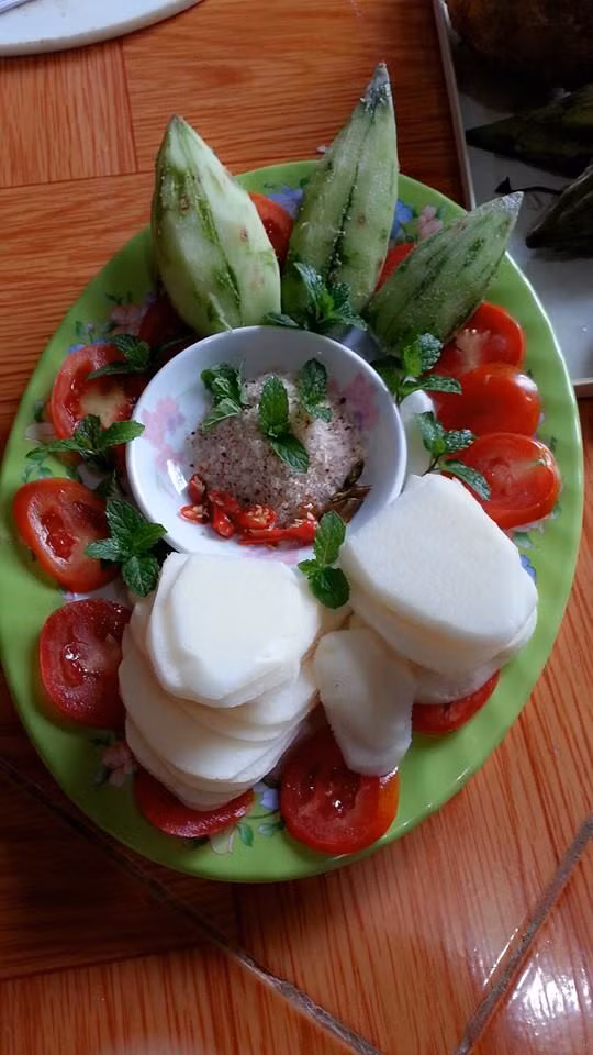 Mặc dù vừa chua vừa chát nhưng mắc sim vẫn là thứ đặc sản không thể không nếm thử khi đến với Tây Bắc. Ảnh: fbcdn.