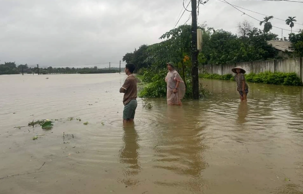 Thôn Trà Liên, xã Thường Nga, huyện Can Lộc do mưa lớn bị ngập cục bộ. (Ảnh Dân Trí)