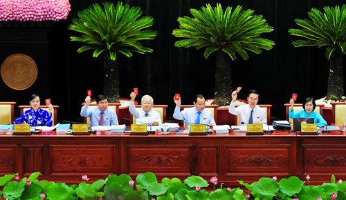 Doan Dai bieu DHDB TP HCM dang hoa Tuong dai Bac Ho-Hinh-4