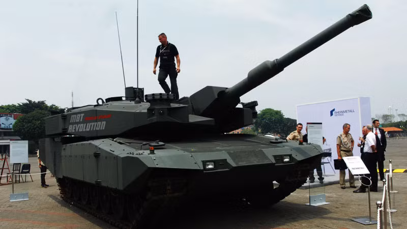 Leopard 2RI được nâng cấp theo gói Revolution được Rheinmetall trình làng từ năm 2010, nó được thiết kế ưu tiên cho nhiệm vụ tác chiến trong đô thị.