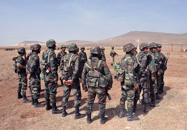 Hình ảnh “chuyên nghiệp, kỷ luật” của Quân đội Syria, khác hẳn những đội quân quân phục nhếch nhác trong các trận chiến.