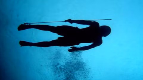 Tuy nhiên, thành viên bộ tộc Moken vẫn nhìn xa được đến vài mét và có thể nhìn dưới nước rất rõ mà không cần đến bất cứ thiết bị hỗ trợ nào.