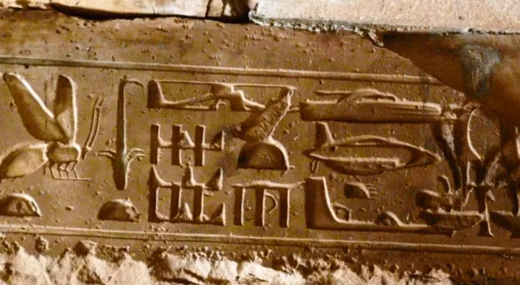 Các chuyên gia cho hay người Ai Cập cổ đại có thể đã thắp sáng bằng bóng đèn gọi là "ống cong".