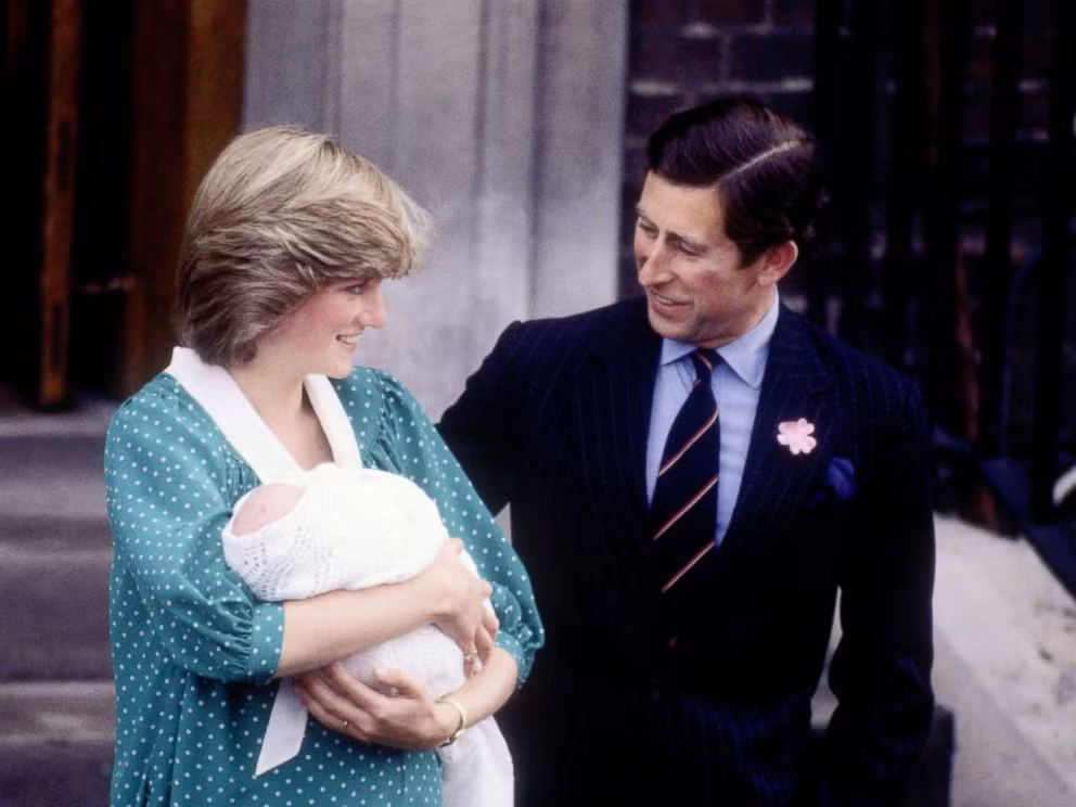 Cụ thể, Công nương Diana lần lượt sinh Hoàng tử William và Hoàng tử Harry tại bệnh viện tư Lindo Wing of St.Mary ở London.