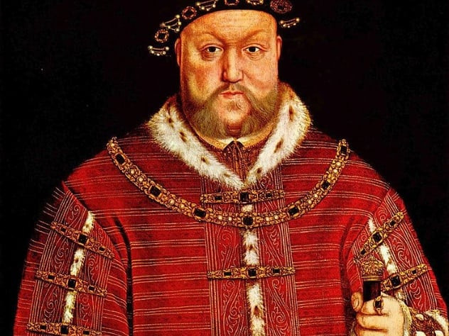 Cụ thể, vào năm 1535, vua Henry VIII yêu cầu những người để râu bắt buộc phải một một khoản tiền thuế. Tiền thuế để râu có sự khác biệt tùy vào địa vị xã hội của mỗi người. Mời độc giả xem video: Tái hiện trận chiến lịch sử của hoàng đế Napoleon (nguồn: VTC14)