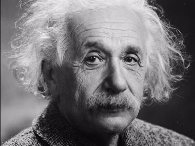 Nhà bác học thiên tài Albert Einstein đã có những đóng góp quan trong trong lĩnh vực vật lý. Ông có niềm đam mê lớn với khoa học. Đời sống tình cảm của nhà vật lý này có nhiều sóng gió.