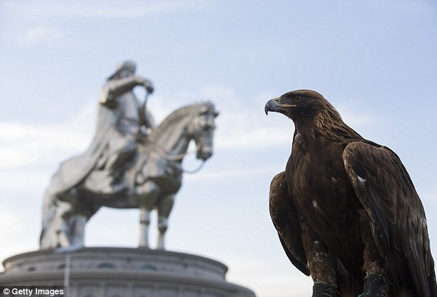 Thành Cát Tư Hãn là người thống nhất các bộ tộc trên thảo nguyên Mông Cổ và trở thành hoàng đế sáng lập đế chế Mông Cổ.