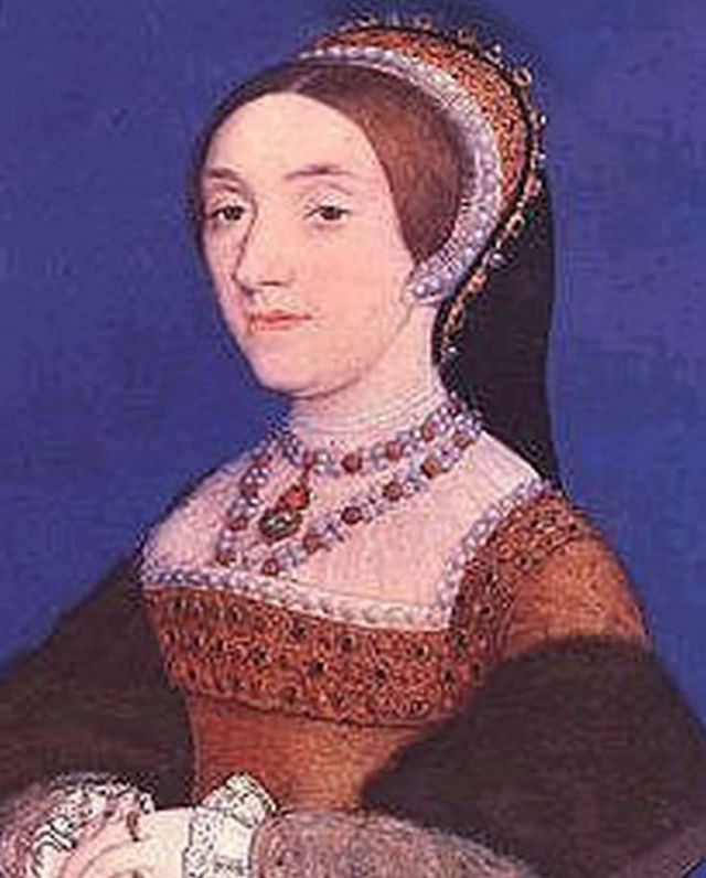 Hoàng hậu thứ 5 của vua Henry VIII là Katherine Howard - một trong số những nàng hầu danh dự của hoàng hậu thứ 4 Anne xứ Cleves. Tuy nhiên, cuộc hôn nhân này cũng không có kết thúc có hậu.