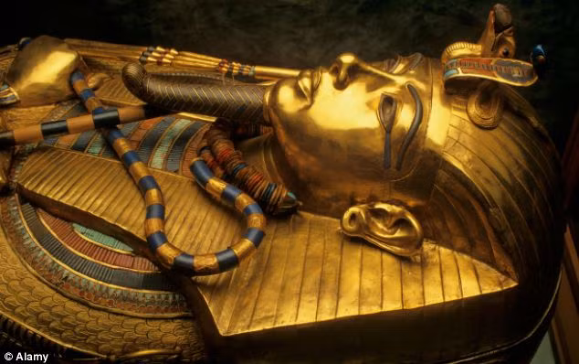  Pharaoh Ai Cập là người nắm giữ quyền lực tối thượng. Thậm chí, họ được coi là hậu duệ của các vị thần nên được người dân Ai Cập thời cổ đại hết mực tôn sùng và kính trọng.