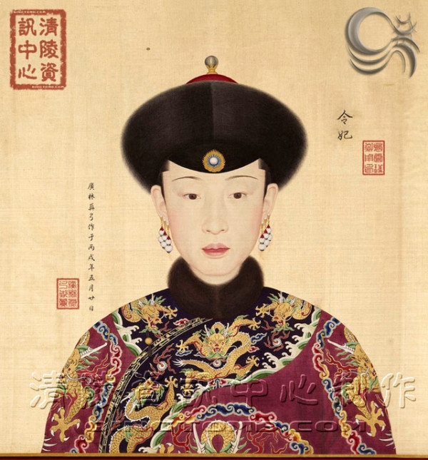 Hiếu Nghi Thuần Hoàng hậu Ngụy thị rất được hoàng đế Càn Long sủng ái. Bà trở thành người cai quản tam cung lục viện sau khi Hiếu Hiền Thuần Hoàng hậu qua đời. Bà là phi tần sinh nhiều con nhất cho Càn Long, trong đó có thập ngũ a ca Ngung Diễm sau này là vua Gia Khánh.