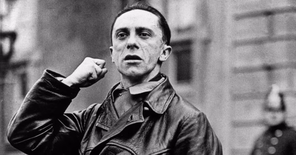 Joseph Goebbels nắm giữ vị trí Bộ trưởng tuyên truyền phát xít Đức. Là một trong những cánh tay đắc lực của Hitler, Goebbels đã sử dụng nhiều thủ đoạn, cách thức nhằm che mắt công chúng, nhằm xây dựng hình tượng đẹp về chính quyền Đức quốc xã trong mắt công chúng cũng như với các nước trên thế giới.