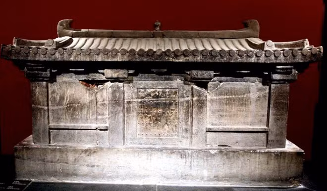 Lý Tĩnh Huấn qua đời khi 9 tuổi, là con gái của đại thần Lý Mẫn hậu duệ gia tộc họ Lý giàu có và quyền lực nhất thời nhà Tùy.