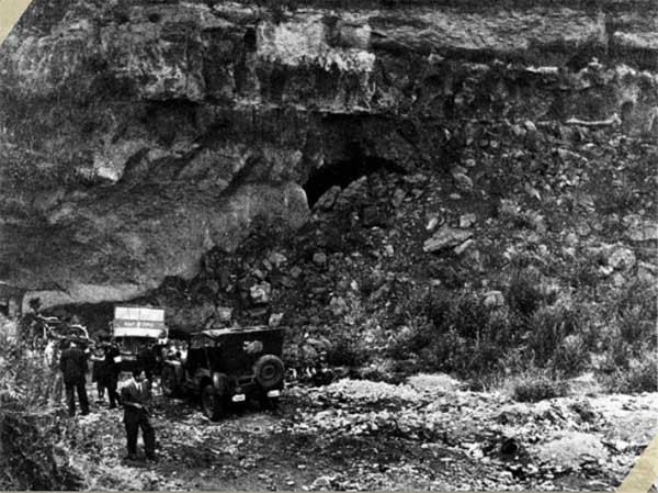 Trước sự việc này, trùm phát xít Hitler đã phê chuẩn việc thực hiện cuộc thảm sát đẫm máu ngay ngày hôm sau để trả đũa quân du kích Italy đã tiêu diệt 33 cảnh sát SS.