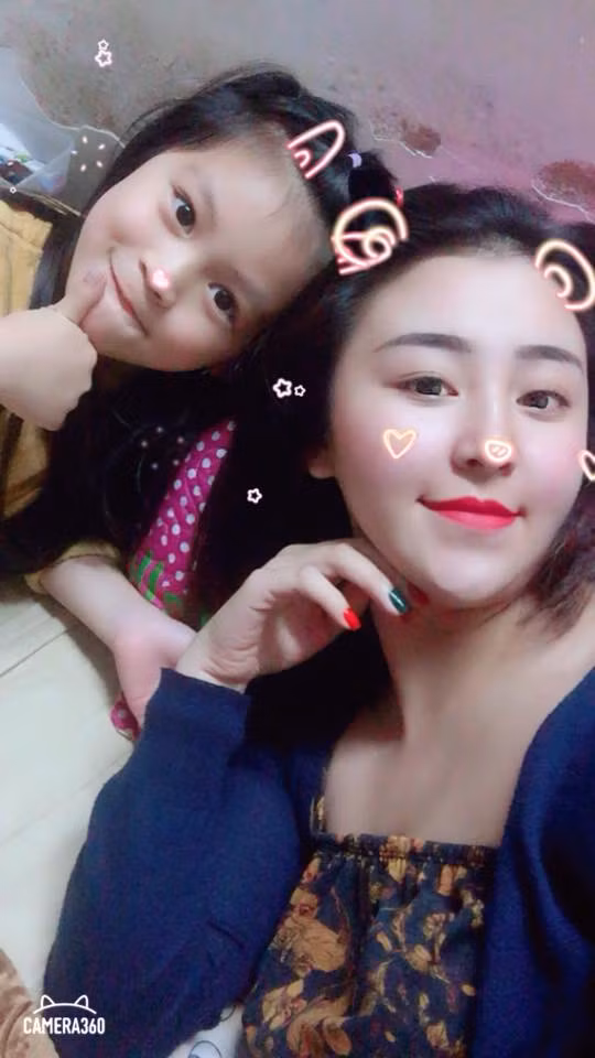 Hiện Bảo Chi đang sống ở Sài Gòn. Còn con gái của cô - Sơ Ri đang được ông bà ngoại chăm sóc.