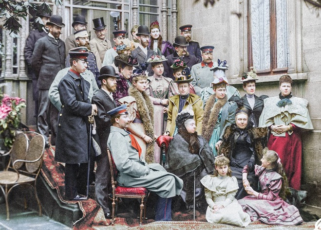 Bức ảnh hiếm chụp Nữ hoàng Victoria, Vua Edward VII, Sa hoàng Nga Nicholas II tham dự một hôn lễ tổ chức ở Coburg, Đức năm 1894.