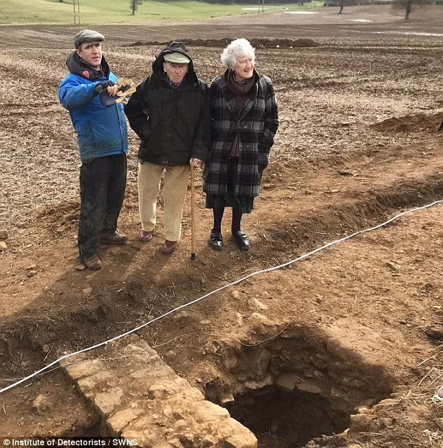 Với việc sử dụng công nghệ hiện đại, các chuyên gia đã phát hiện tàn tích căn biệt thự với nhà tắm có mái vòm, phòng ăn lớn, nhà bếp, phòng khách...