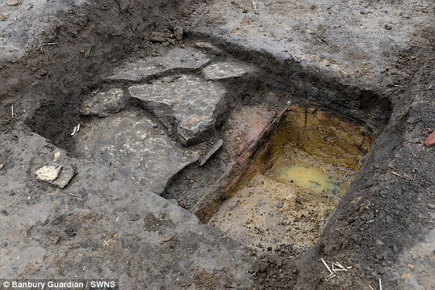 Cụ thể, căn biệt thự này có kích thước 85m x 85m. Đây là kiến trúc cổ xưa lớn thứ hai từng được phát hiện ở Anh. Căn biệt thự có niên đại vào khoảng năm 99 sau Công nguyên.