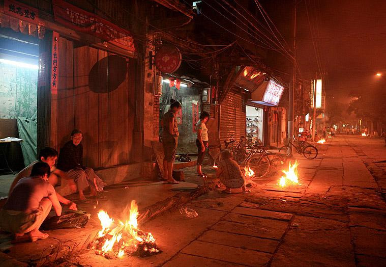 Ngoài ra, người dân cũng kiêng kỵ mua vàng trong tháng cô hồn vì lo sợ sẽ gặp những điều xui xẻo.