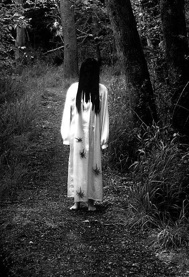 Với diện mạo như vậy cộng với mùi hương quyến rũ, Pontianak dễ dàng cám dỗ những người đàn ông.