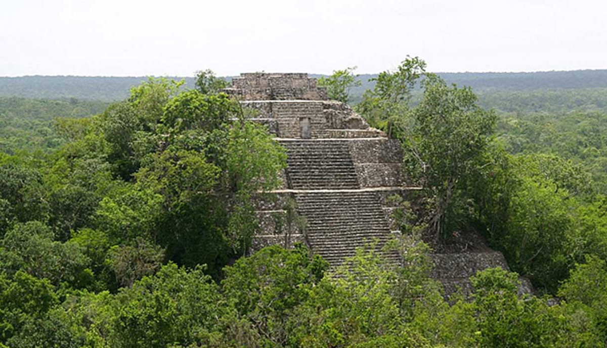 Các chuyên gia cho rằng sự phát triển của Calakmul đã ảnh hưởng trực tiếp đến các khu định cư sinh sống cách đó khoảng 150 km.