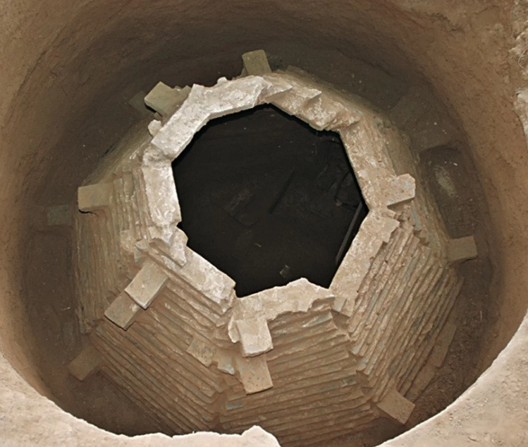 Theo các chuyên gia, ngôi mộ này có từ khi hậu duệ của Thành Cát Tư Hãn thống trị Trung Quốc.