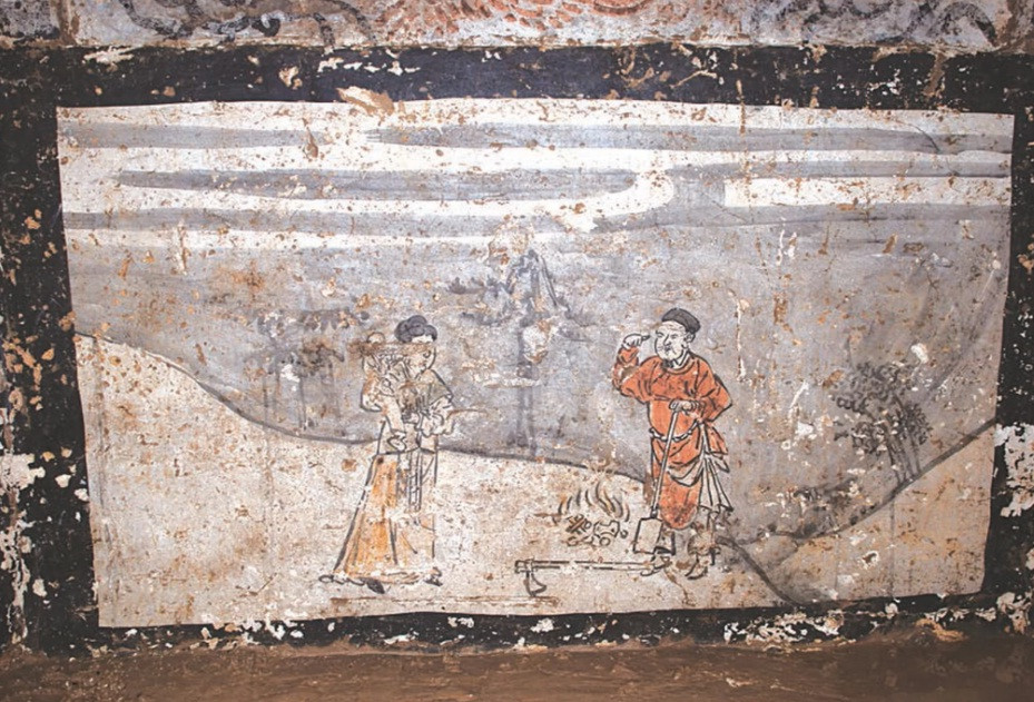 Kết quả nghiên cứu của các nhà khảo cổ cho thấy 7 bức tường vẽ bức họa trong khi bức tường thứ 8 thông với lối vào. Mặc dù các nhà nghiên cứu không tìm thấy bộ hài cốt nào bên trong ngôi mộ nhưng bức bích họa ở tường phía bắc của ngôi mộ chỉ ra chủ nhân của mộ cổ là một đôi vợ chồng.