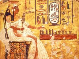 Một số giả thuyết cho rằng Nữ hoàng Nefertiti bị kẻ thù giết chết sau khi chồng qua đời. Đây chỉ là giả thuyết nên cho đến nay, các chuyên gia, nhà khảo cổ mong mỏi sẽ sớm tìm được xác ướp và nơi yêu nghỉ cuối cùng của Nefertiti - vị nữ hoàng quyền lực và bí ẩn nhất lịch sử.