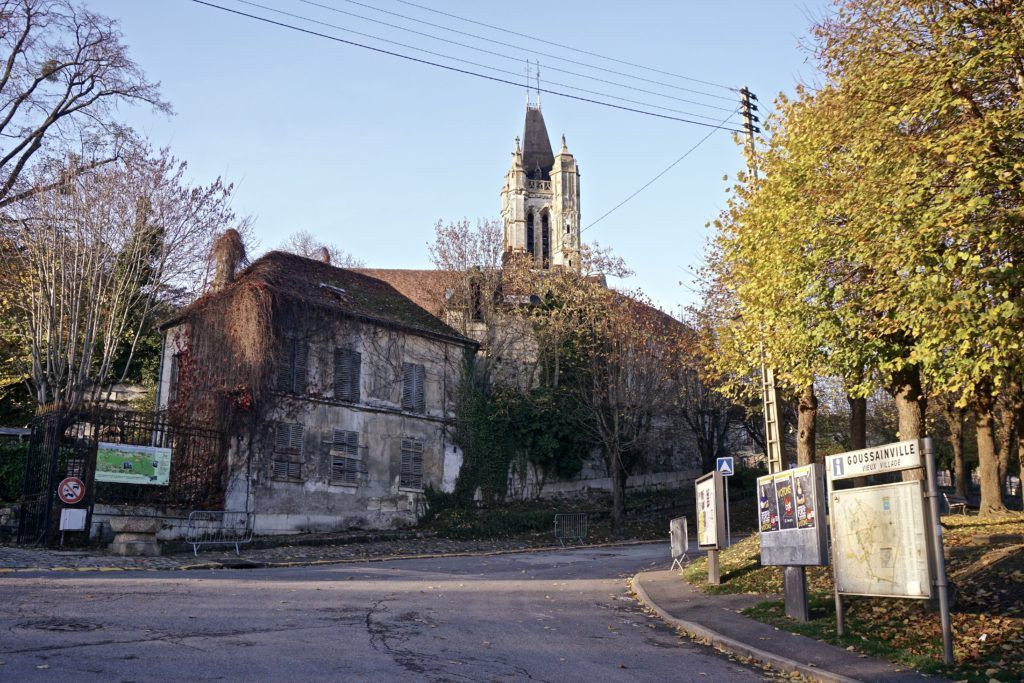 Sau khi xảy ra vụ rơi máy bay để lại hậu quả nghiêm trọng, một số người dân vẫn quyết định sinh sống ở thị trấn Goussainville-Vieux Pays trong gần 1 năm sau đó.