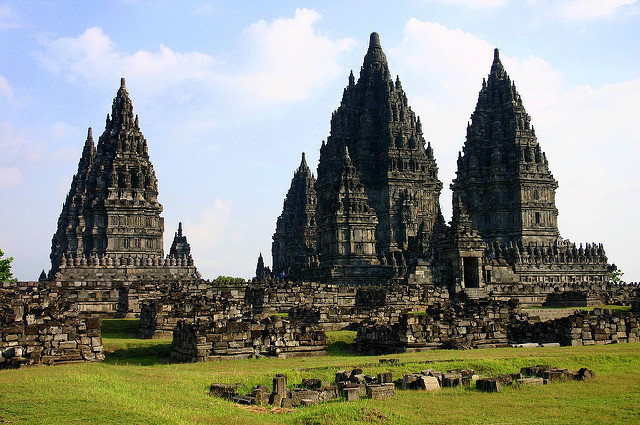 Đền Prambanan là di sản văn hóa thế giới của Indonesia được nhiều du khách trong và ngoài nước biết đến. Đây là ngôi đền Hindu lớn được xây dựng vào thế kỷ 10 ở Java.