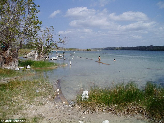 Vì các đồng vị nước nhẹ sẽ bốc hơi trước nên tỉ lệ đồng vị nước nặng tăng trong mẫu trầm tích cho thấy một đợt hạn hán, mức độ hạn hán cũng như thời gian hạn hán diễn ra.