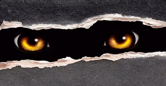 Sinh vật nửa người nửa thú Santu Sakai có răng nanh sắc nhọn. Santu Sakai còn được miêu tả là quái thú ăn thịt người vô cùng đáng sợ.